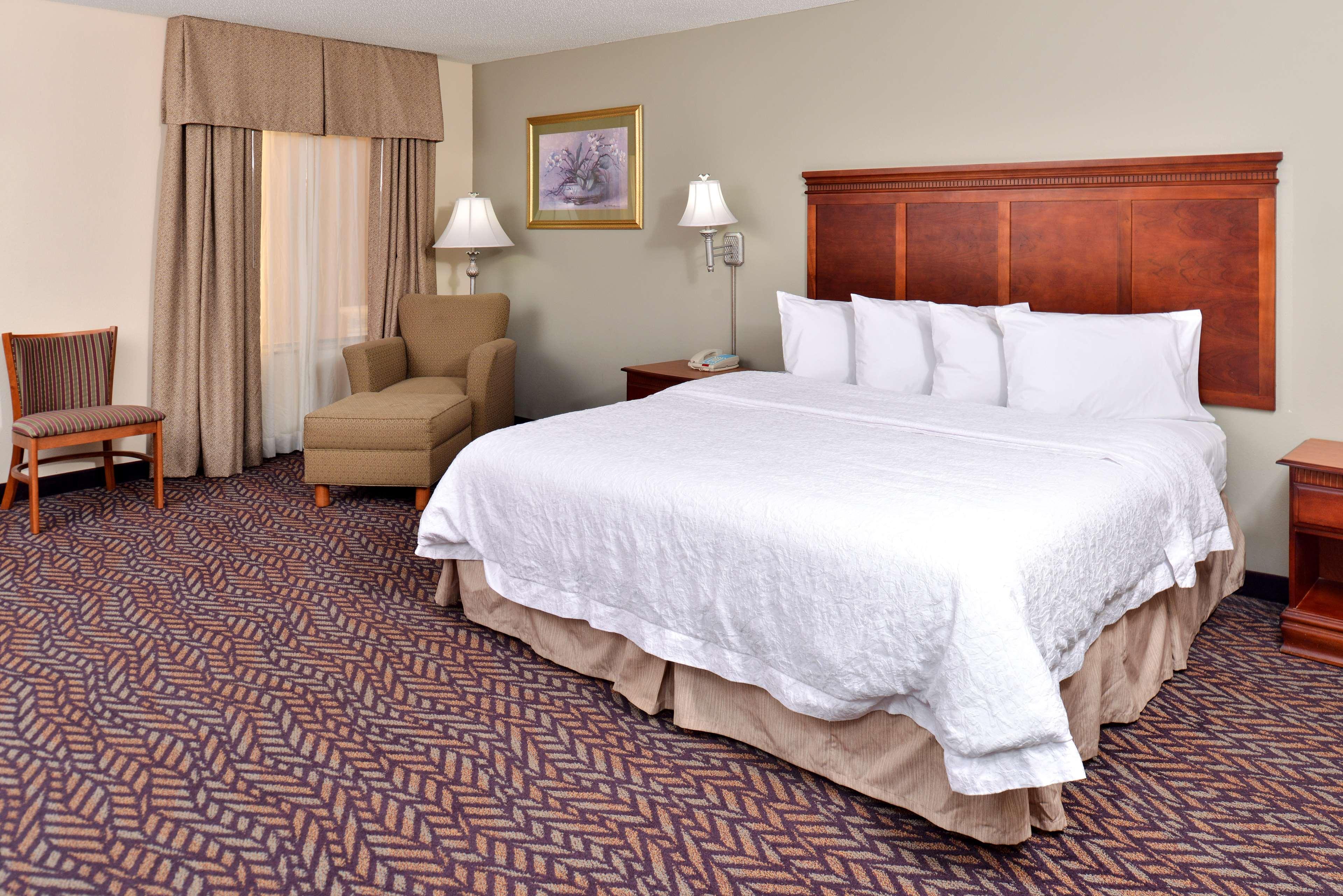 Hampton & Dayton-vandalia Hotel Murlin Heights