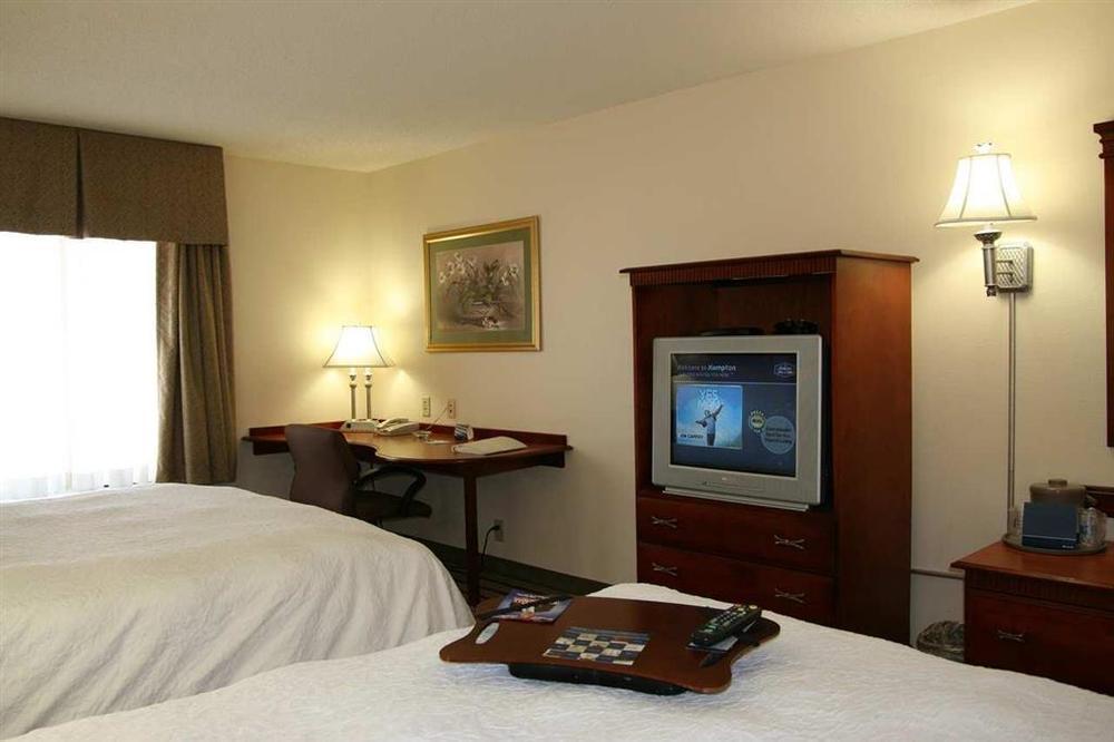 Hampton & Dayton-vandalia Hotel Murlin Heights
