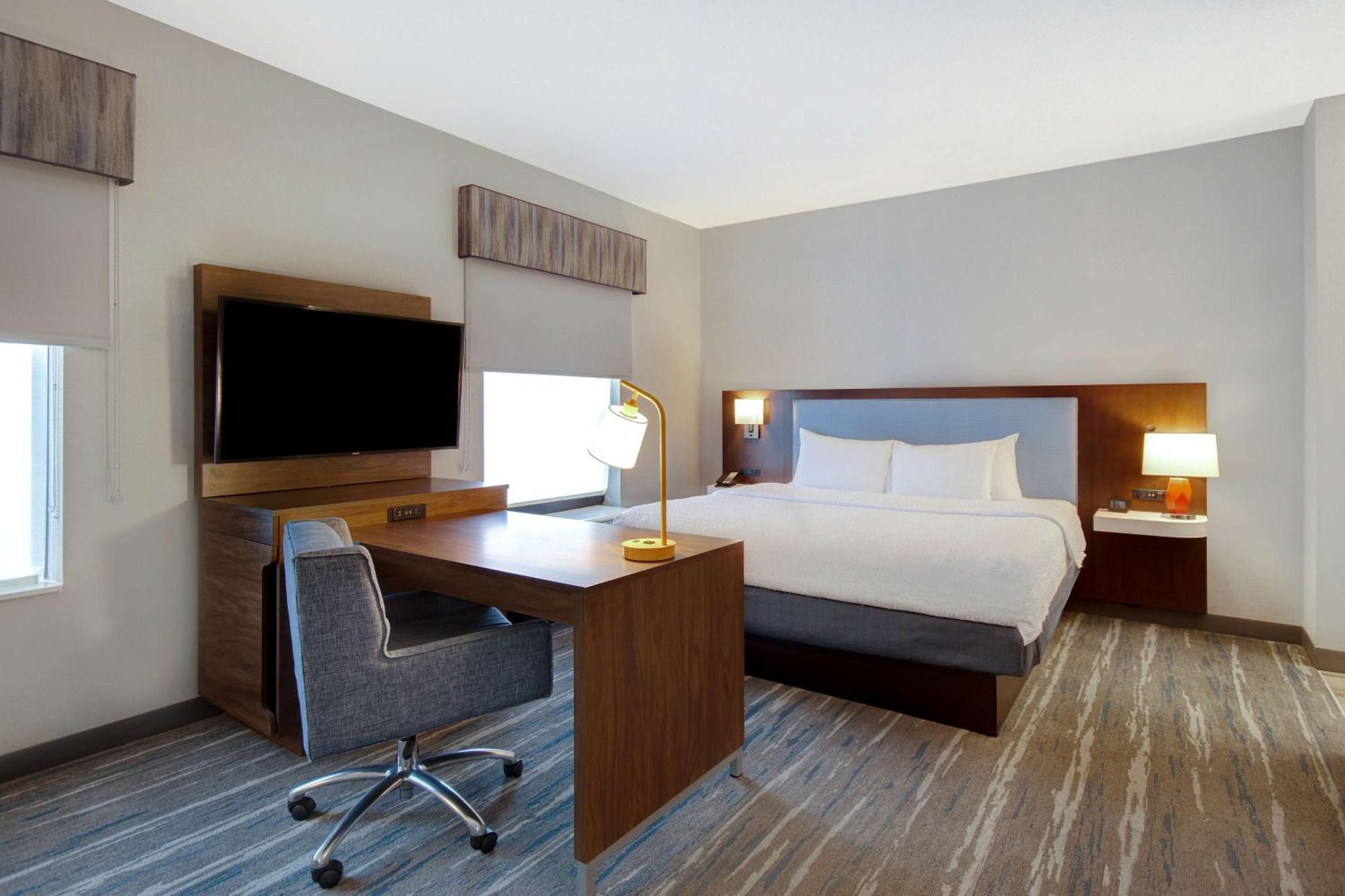 Hampton & Dayton-vandalia Hotel